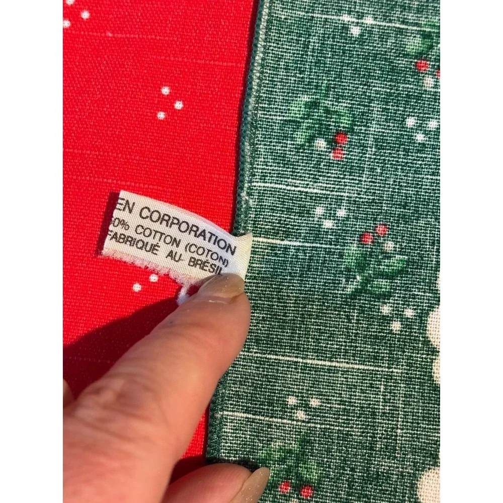 Vtg 60s Mid Century Christmas Tablecloth With 10 Napkins - approx 60